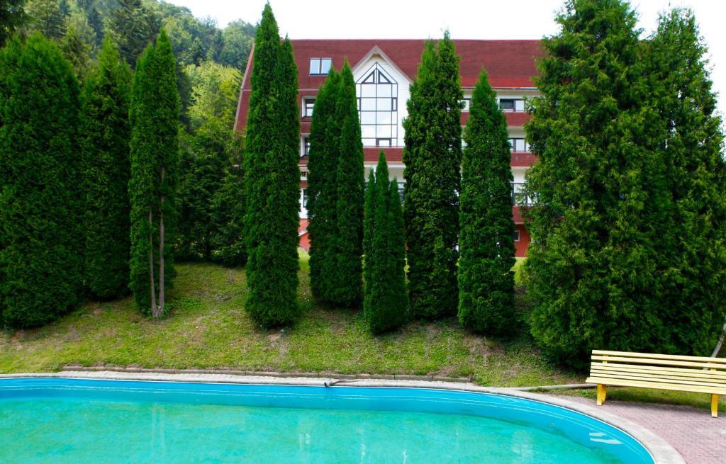 Perelka Natura Tour Hotel Чисна Екстериор снимка